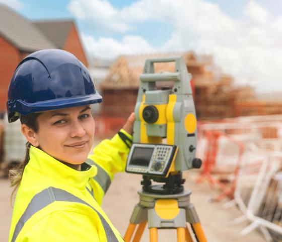 Survey worker with surveying machine 