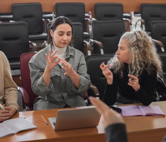 people learning Auslan